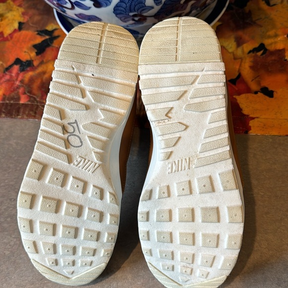 Nike Boots Size 7 Women - Picture 4 of 6